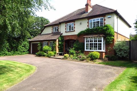 5 bedroom character property for sale - Keswick Road, Fetcham