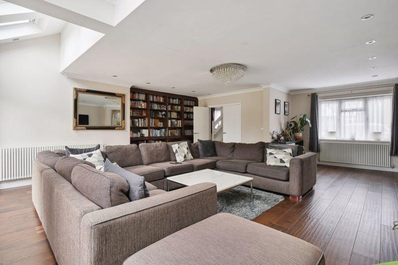 Wood Lane Close, Iver 4 bed detached house £1,150,000