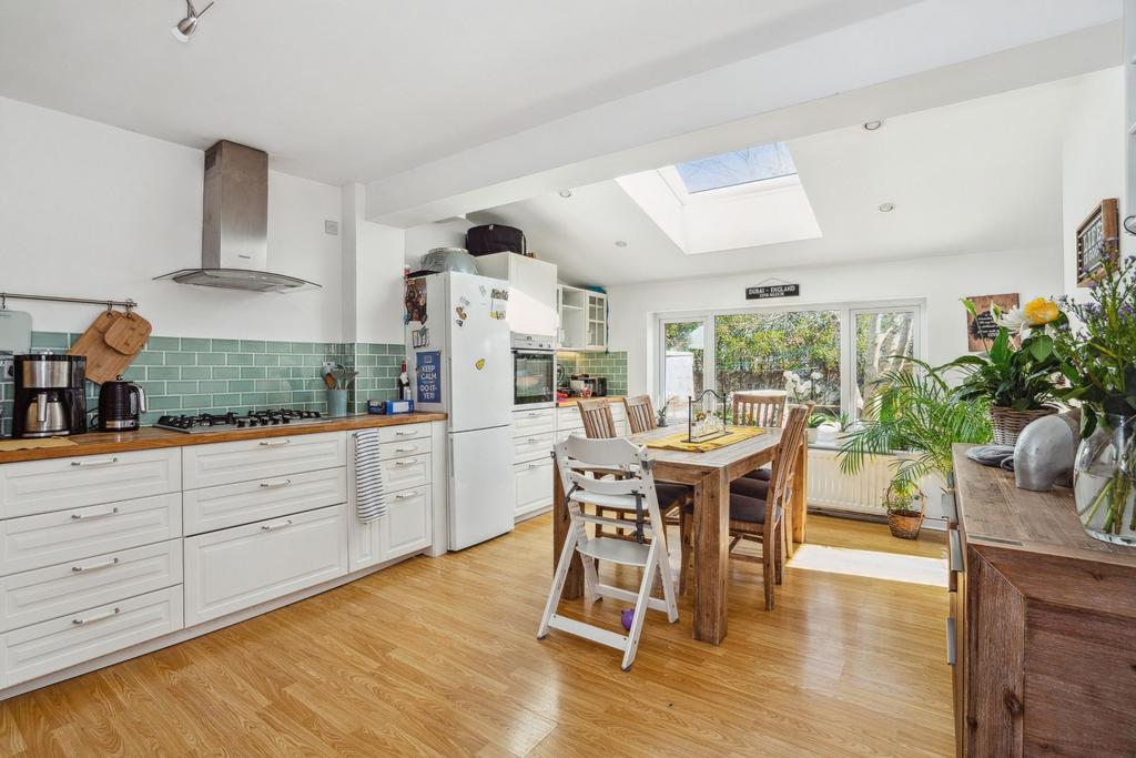 Cricket Road, Oxford, OX4 4 bed semidetached house for sale £575,000