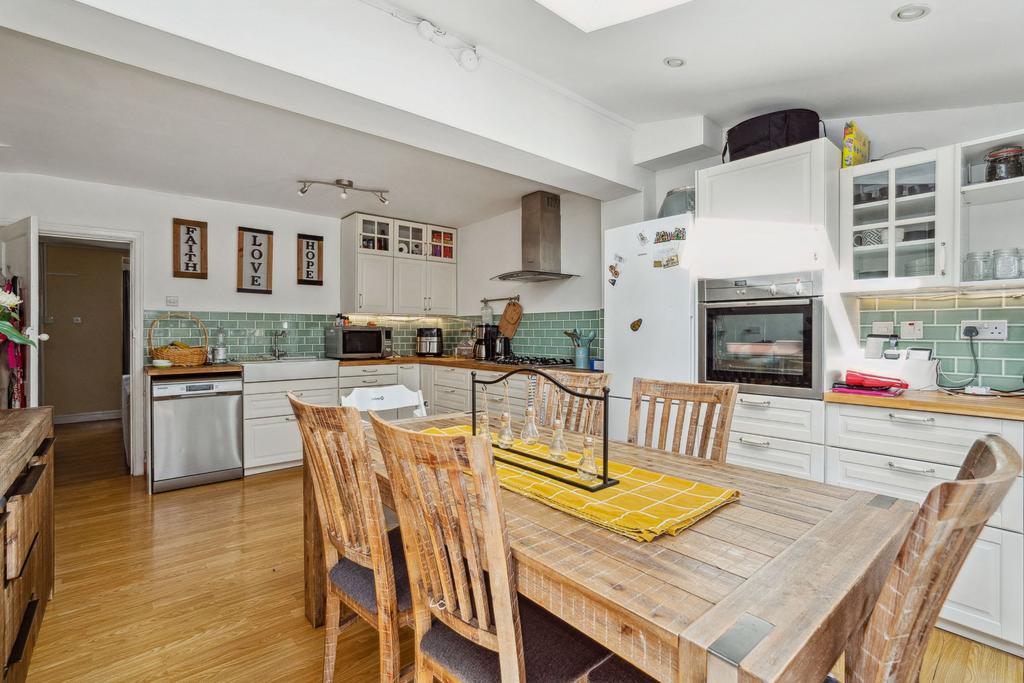 Cricket Road, Oxford, OX4 4 bed semidetached house for sale £575,000