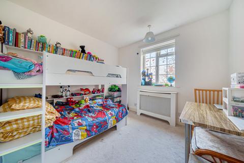 2 bedroom flat for sale, Church Street, Walton-On-Thames, KT12