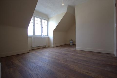 Studio to rent - Myddleton Road, Bounds Green / Wood Green N22