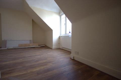 Studio to rent - Myddleton Road, Bounds Green / Wood Green N22