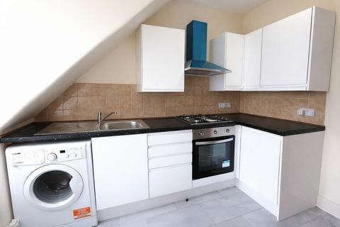 Studio to rent, Myddleton Road, Bounds Green / Wood Green N22