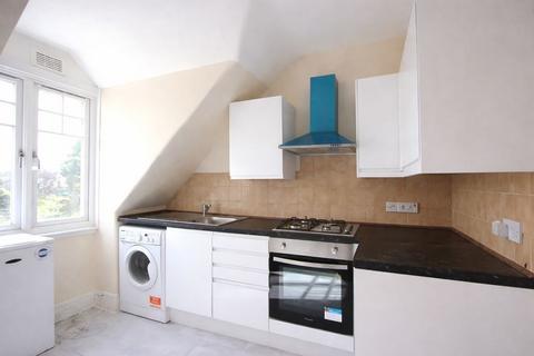 Studio to rent, Myddleton Road, Bounds Green / Wood Green N22