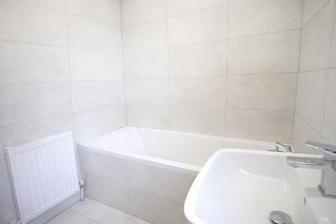 Studio to rent, Myddleton Road, Bounds Green / Wood Green N22