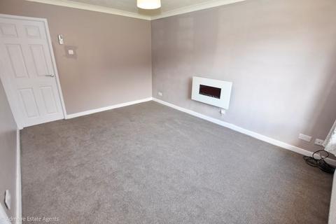 3 bedroom semi-detached house to rent - Plover Drive, Altrincham, WA14