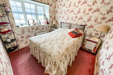 2 bedroom flat for sale, Lee Court, Springside Road, Bury