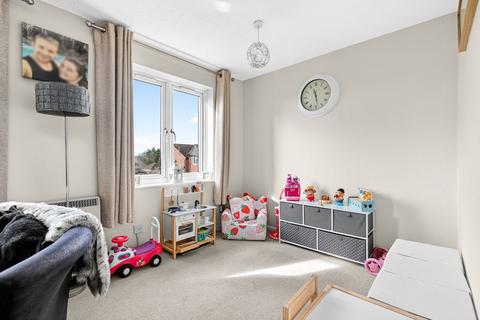 2 bedroom flat for sale, Shaw Drive, Walton-On-Thames