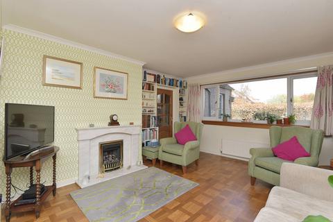 76 Cammo Grove, Edinburgh, EH4 8HB
