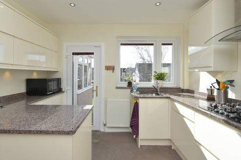 76 Cammo Grove, Edinburgh, EH4 8HB