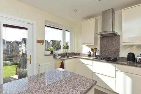 76 Cammo Grove, Edinburgh, EH4 8HB
