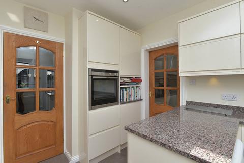 76 Cammo Grove, Edinburgh, EH4 8HB