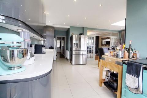 4 bedroom semi-detached house for sale, Cuffley Hill, Goffs Oak EN7