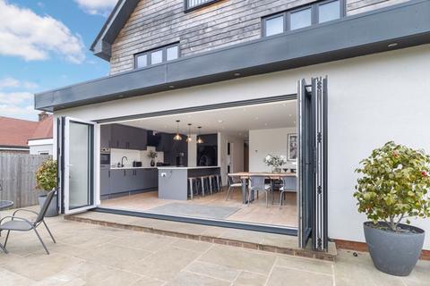 39 Warnham Road, Horsham, RH12 2QT