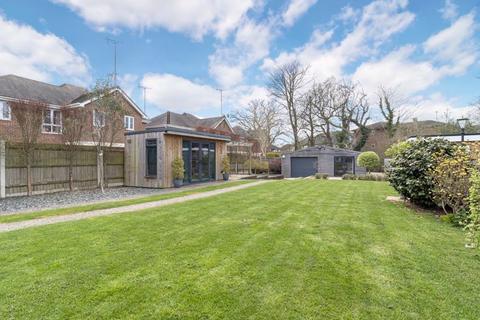 39 Warnham Road, Horsham, RH12 2QT