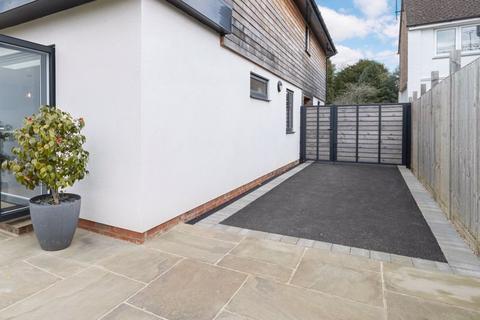 39 Warnham Road, Horsham, RH12 2QT
