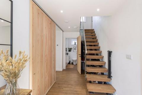 39 Warnham Road, Horsham, RH12 2QT