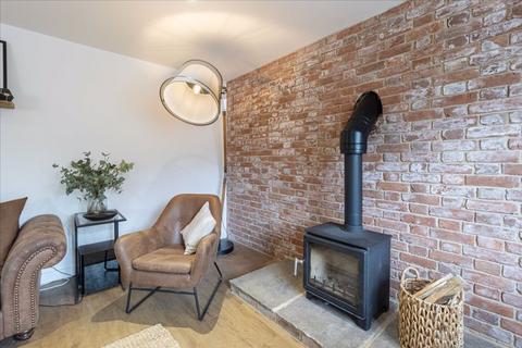 39 Warnham Road, Horsham, RH12 2QT