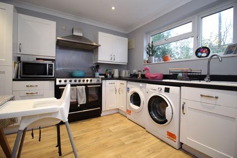 3 bedroom terraced house to rent, St. Johns Road, Southampton SO30