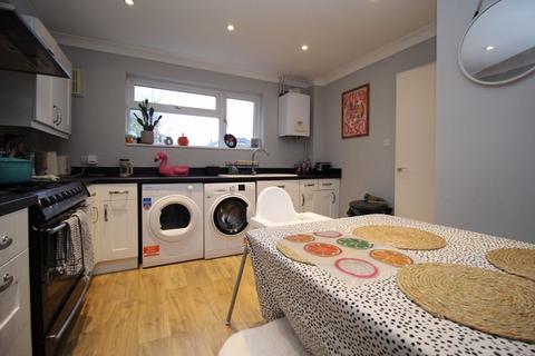 3 bedroom terraced house to rent, St. Johns Road, Southampton SO30