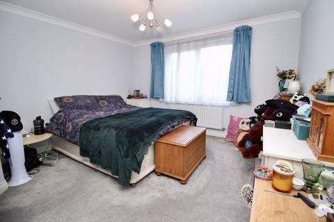 2 bedroom apartment to rent, Bastins Close, Southampton SO31