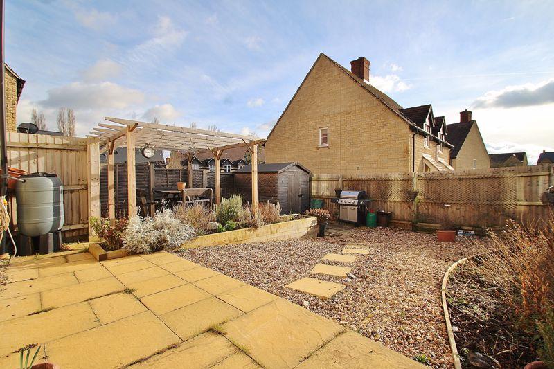 SPRING MEADOW, Witney OX28 5DJ 4 bed semidetached house £315,000