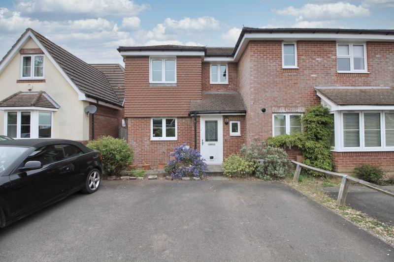 Lower St. Helens Road, Southampton SO30 3 bed semidetached house £