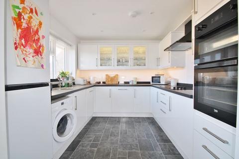 3 bedroom semi-detached bungalow for sale - Rumbolds Close, Benson