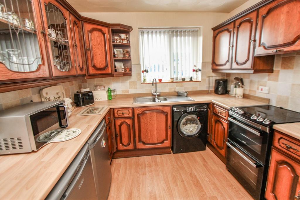 Min Y Don, Abergele, Conwy, LL22 7LY 2 bed detached bungalow £249,950