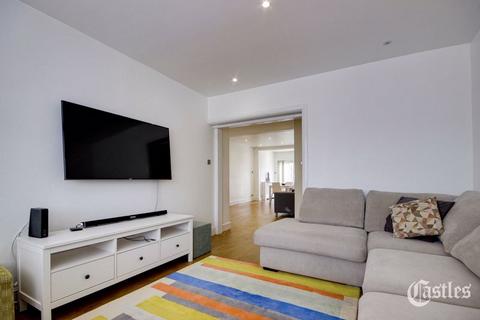16 Steeplestone Close, London, N18 1JH