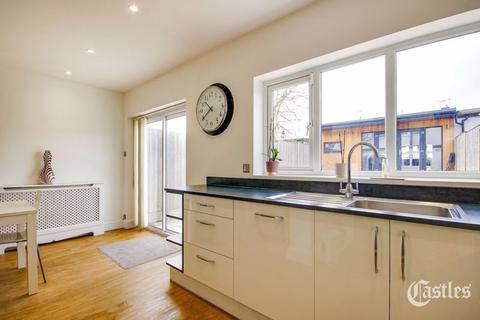 16 Steeplestone Close, London, N18 1JH