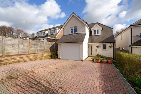 8d Brooklands Close, Farnham, GU9 9BT