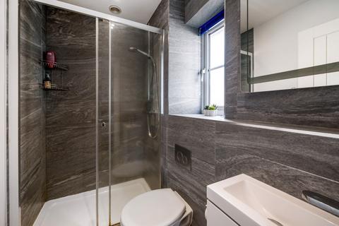 8d Brooklands Close, Farnham, GU9 9BT