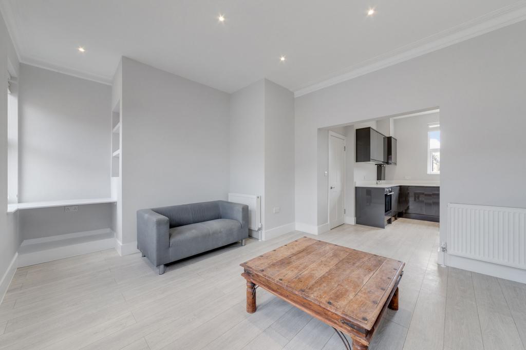 Honor Oak Park, London, SE23 2 bed flat for sale £450,000