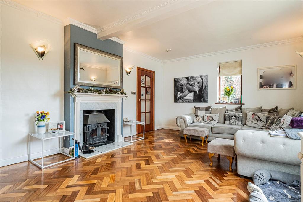 Birchlea, Denham Green Lane, Denham... 3 bed detached house £900,000