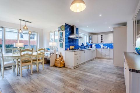 5 bedroom detached house for sale - Priory Drive, Langstone
