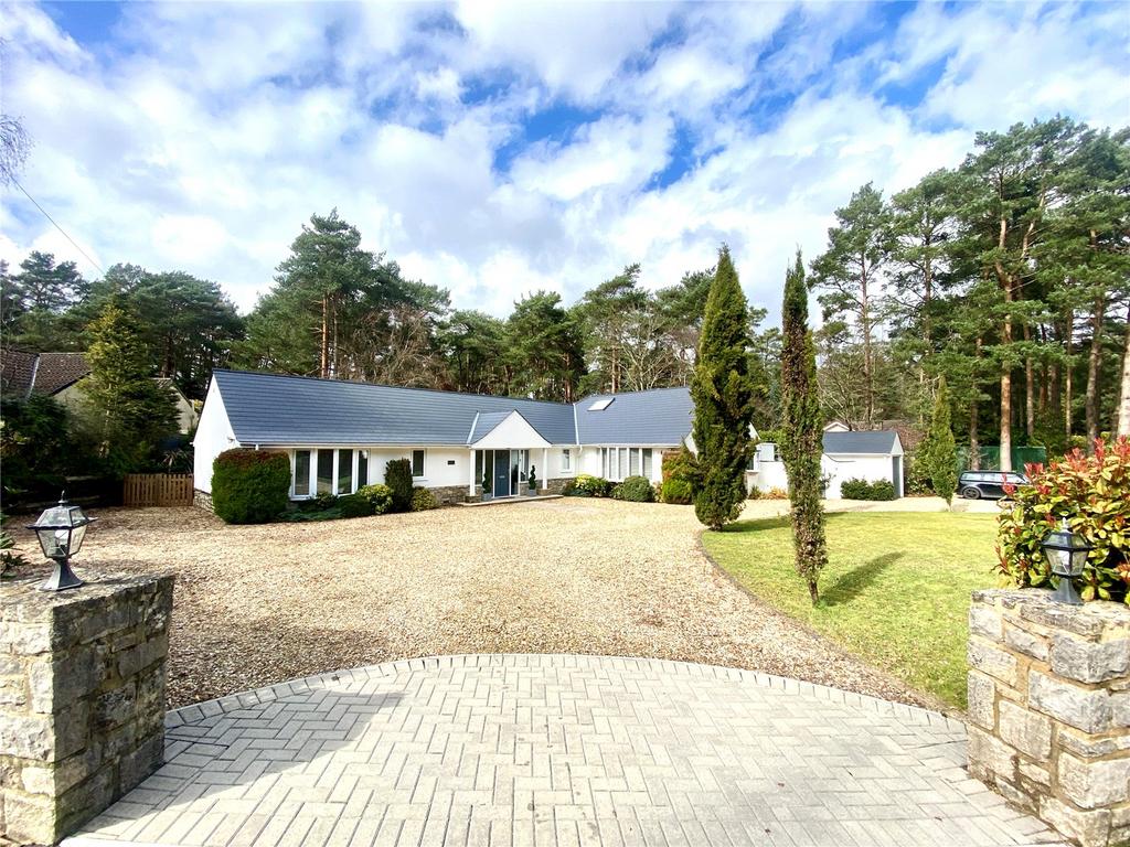 St. Ives Park, Ashley Heath, Ringwood, BH24 5 bed bungalow for sale £