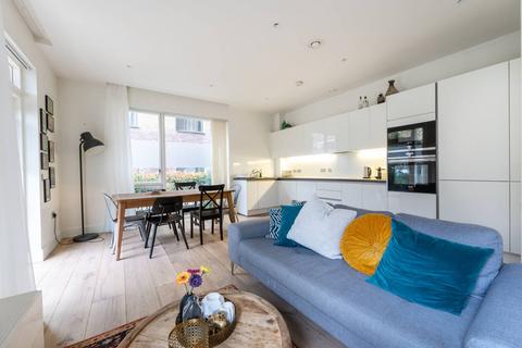 3 bedroom flat to rent, Nautilus House, North Kensington, London, W10