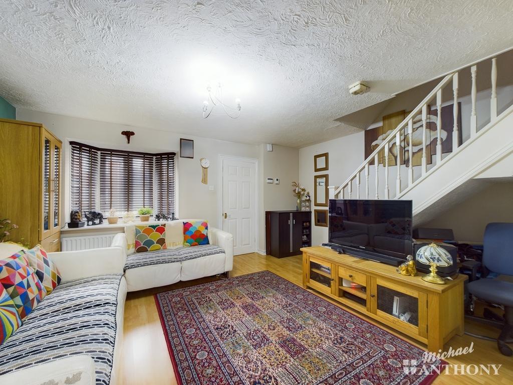 Lark Vale, Aylesbury, Buckinghamshire 3 bed link detached house £390,000