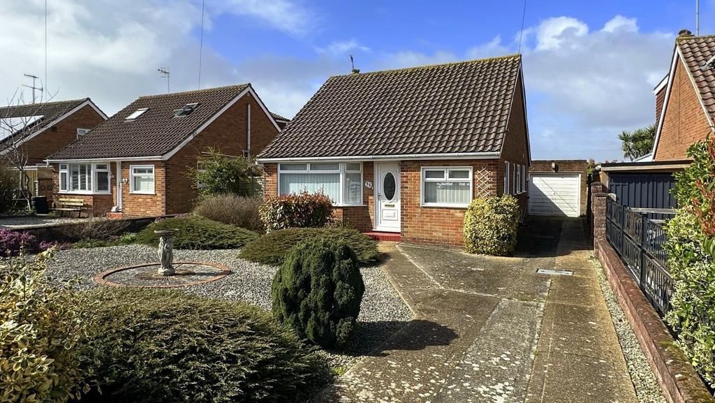 Ullswater Road, Sompting, West Sussex, BN15 2 bed bungalow for sale £