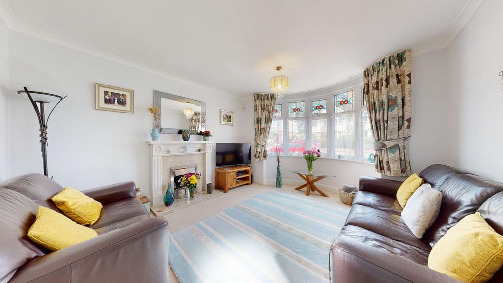 Bush Hill, The Headlands, Northampton NN3 2PD 3 bed semidetached house