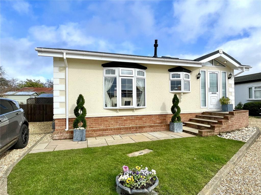 Fleur de Lys Park, Pilley Hill, Pilley, Lymington, SO41 2 bed bungalow