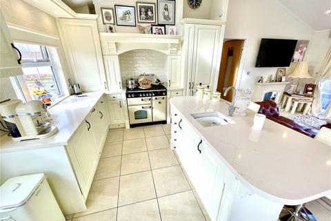 2 bedroom bungalow for sale, Fleur de Lys Park, Pilley Hill, Pilley, Lymington, SO41