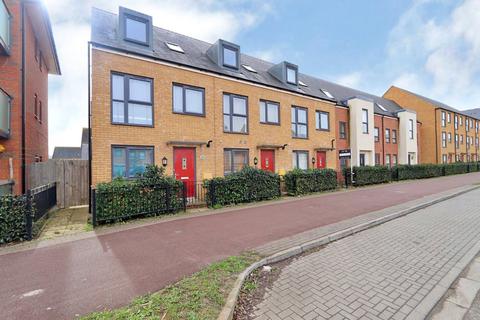 4 bedroom end of terrace house for sale - Countess Way, Brooklands, Milton Keynes, Buckinghamshire, MK10