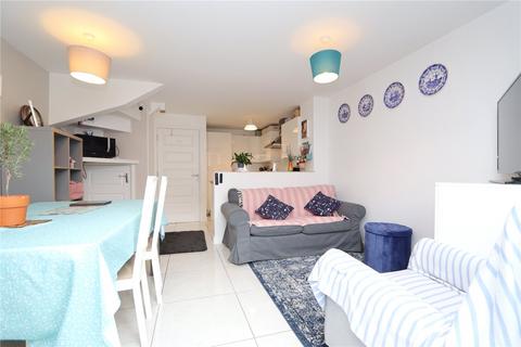 4 bedroom end of terrace house for sale - Countess Way, Brooklands, Milton Keynes, Buckinghamshire, MK10