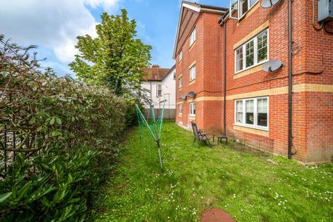 2 bedroom flat for sale, Newbury,  Berkshire,  RG14