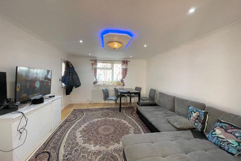 3 bedroom terraced house for sale - Brabazon Road,  Hounslow, TW5