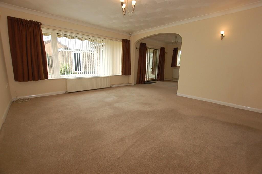 Thirlby Road, North Walsham 3 bed detached bungalow £1,150 pcm (£265 pw)