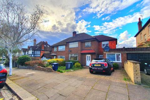 5 bedroom semi-detached house to rent, Normandy Avenue, Barnet